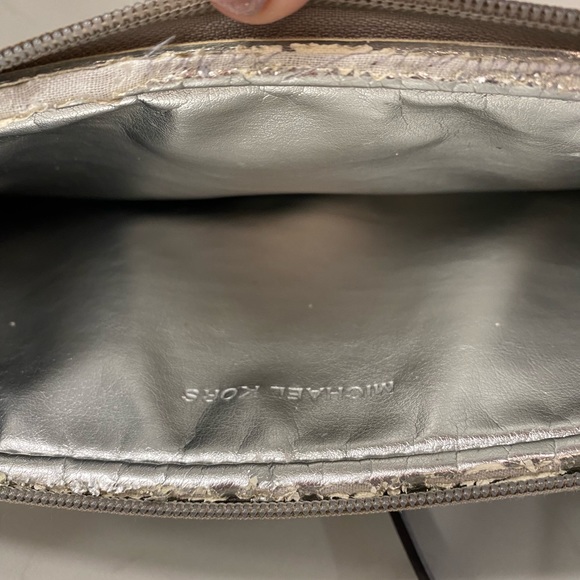 Michael Kors Gray Laptop Case! - Picture 6 of 8